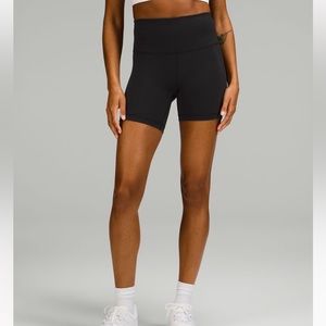 Lululemon Wundertrain 6” black high rise shorts in size 4